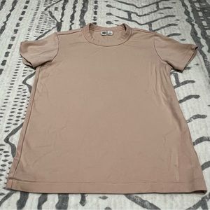 (!!) Tshirt, Uniqlo Size Small